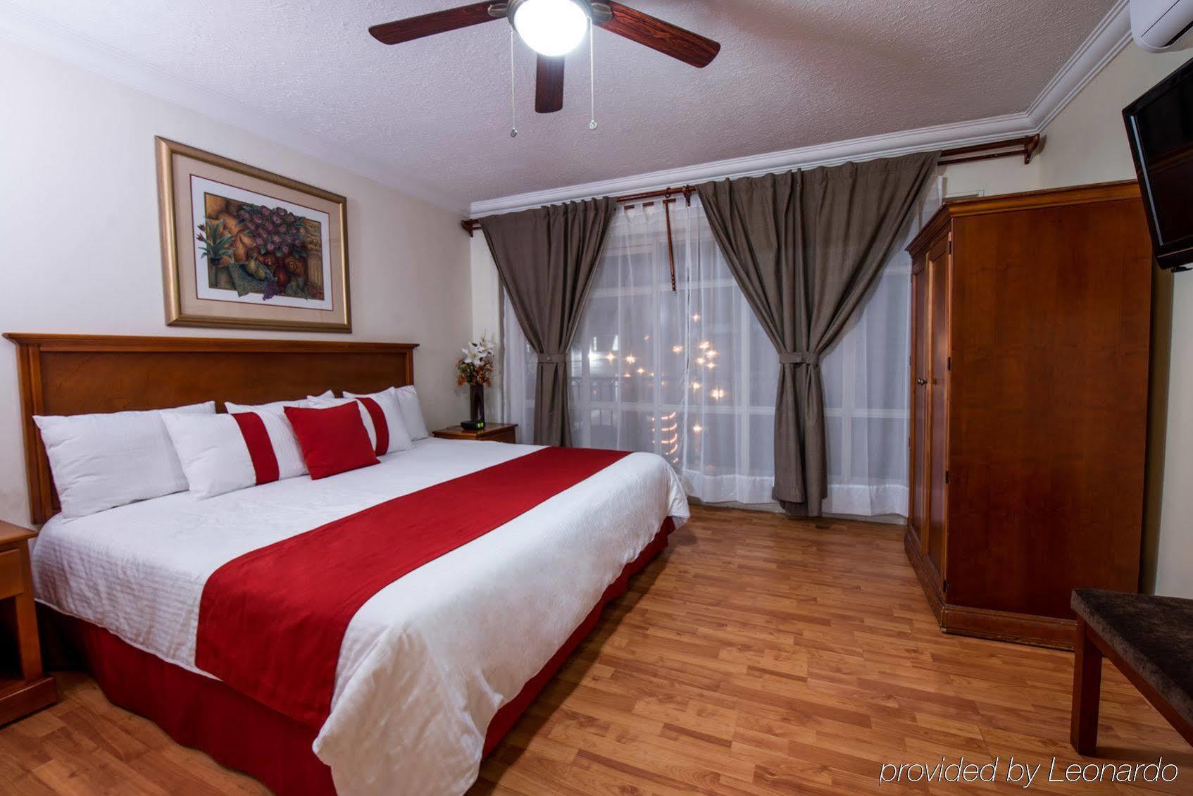 Del Marques Hotel And Suites Гвадалахара Экстерьер фото