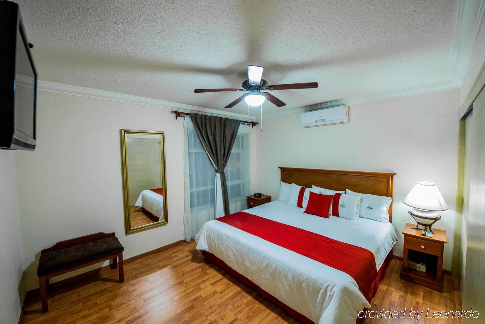Del Marques Hotel And Suites Гвадалахара Экстерьер фото