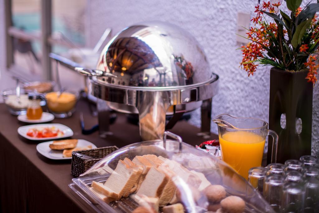 Del Marques Hotel And Suites Гвадалахара Экстерьер фото